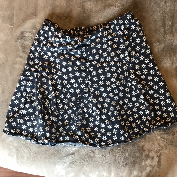Brandy Melville Dresses & Skirts - Floral skirt